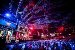 S15总决赛小组赛A组：T1、TES、G2巅峰对决